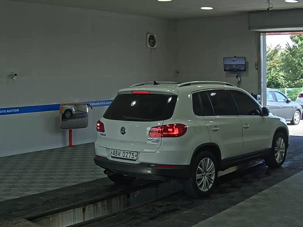 VOLKSWAGEN TIGUAN 2.0 TDI BLUEMOTION PREMIUM 2016 - zdjęcie 5