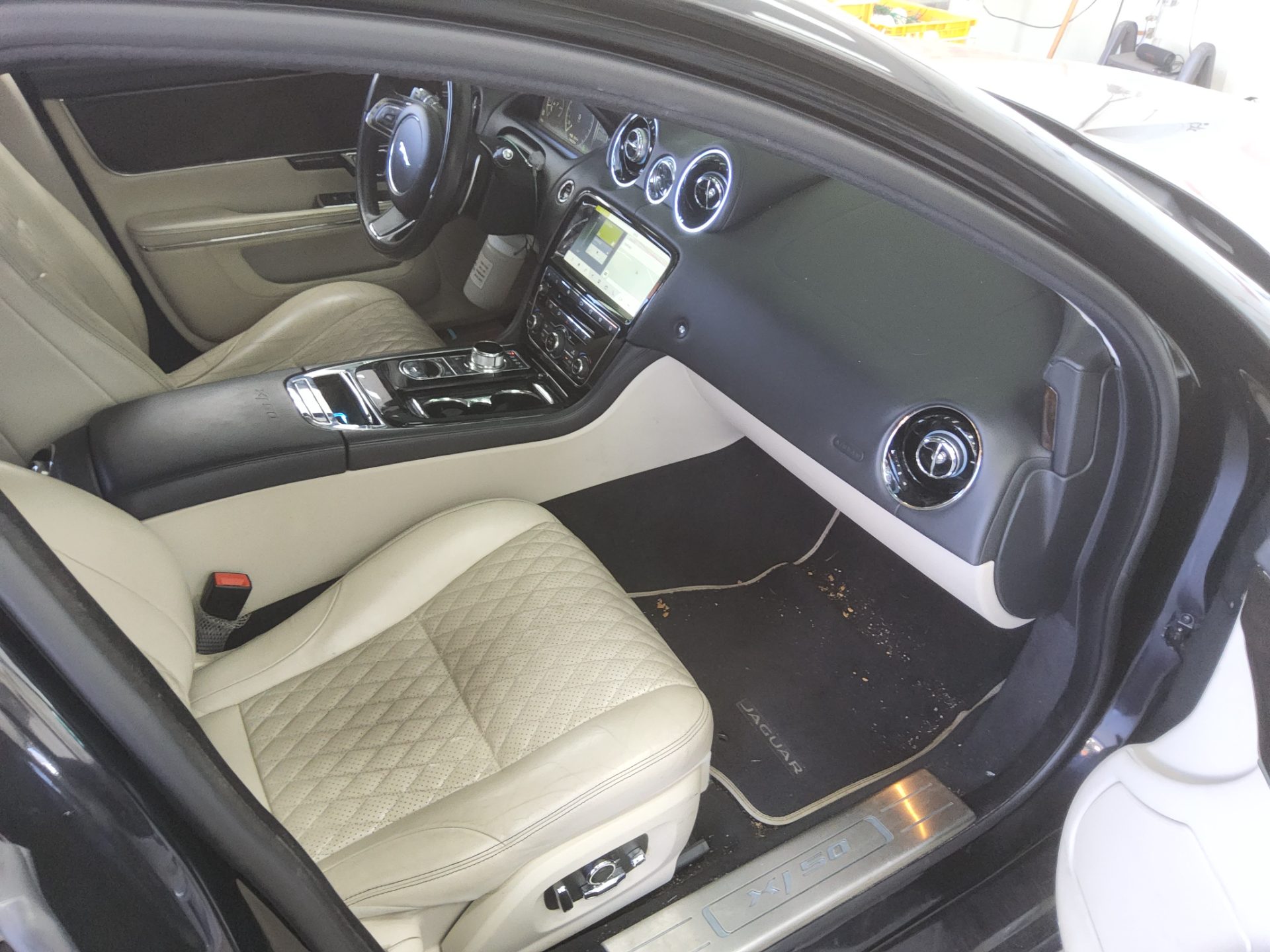 JAGUAR XJ (8TH GEN) 3.0D LWB 50TH ANNIVERSARY SPECIAL EDITION 2019 - zdjęcie 14