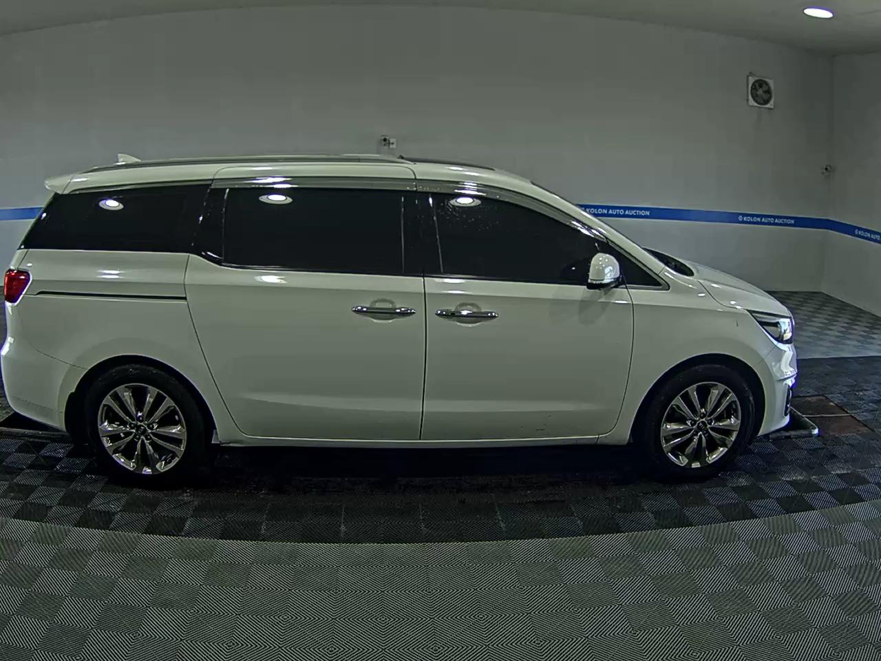 KIA ALL NEW CARNIVAL 9-SEATER DIESEL NOBLESSE 2015 - zdjęcie 4