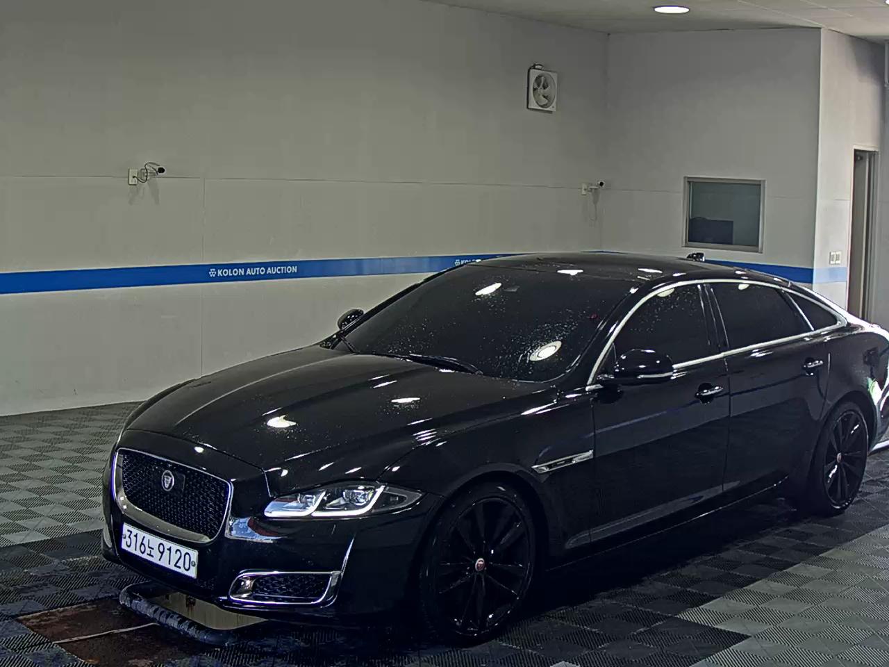 JAGUAR XJ (8TH GEN) 3.0D LWB 50TH ANNIVERSARY SPECIAL EDITION 2019 - zdjęcie 2