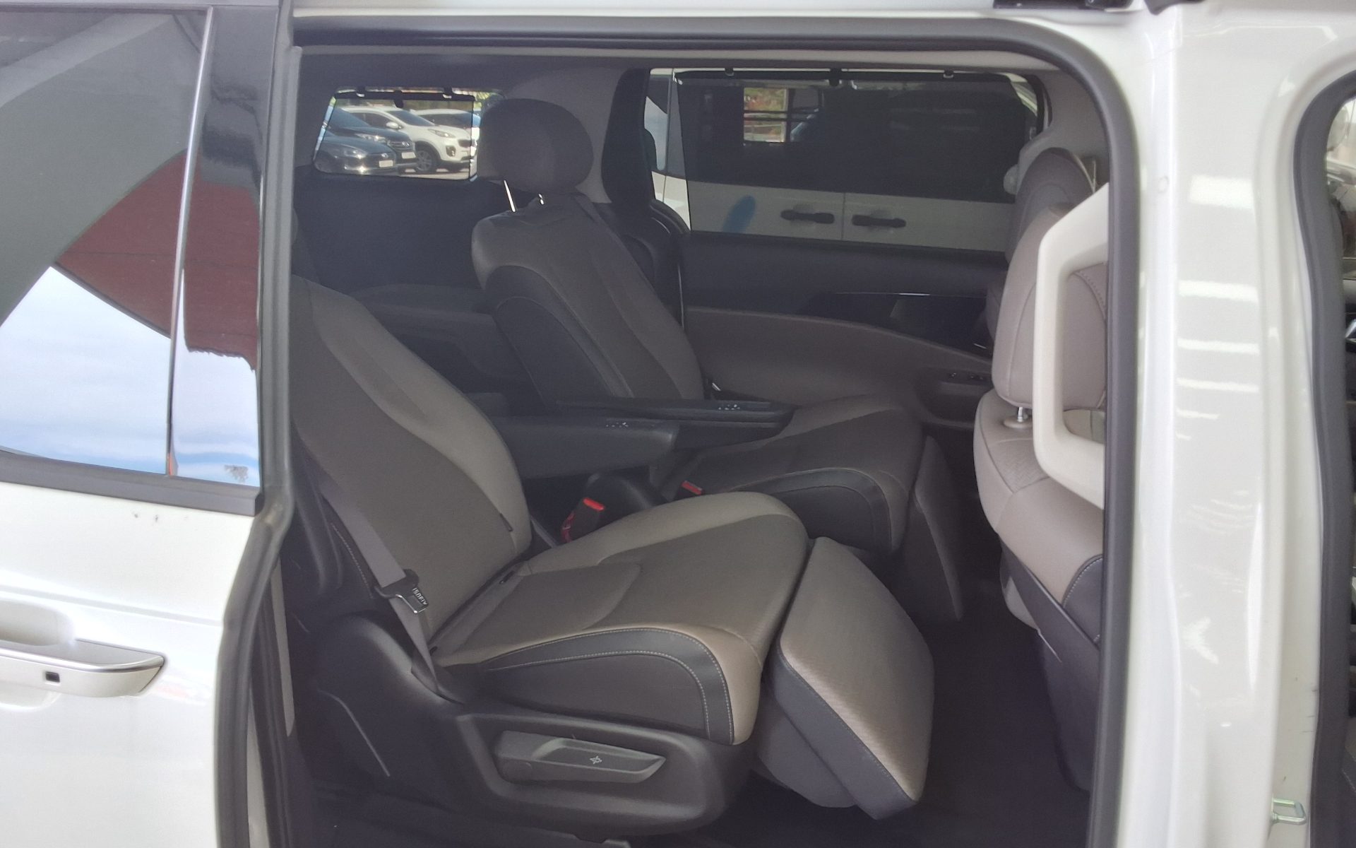 KIA THE NEW CARNIVAL HYBRID (KA4) 1.6 HEV 7-SEATER SIGNATURE GRAVITY 2025 - zdjęcie 13