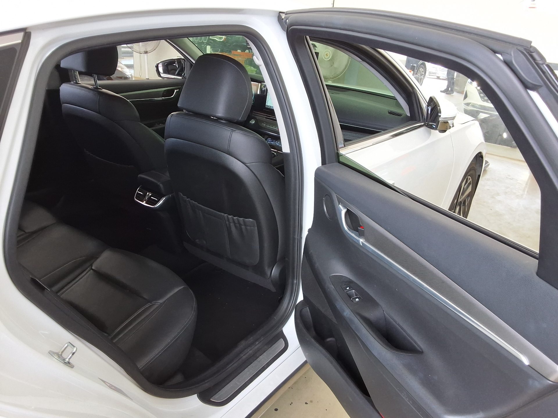 HYUNDAI THE NEW GRANDEUR IG HYBRID 2.4 HEV LE BLANC 2022 - zdjęcie 14