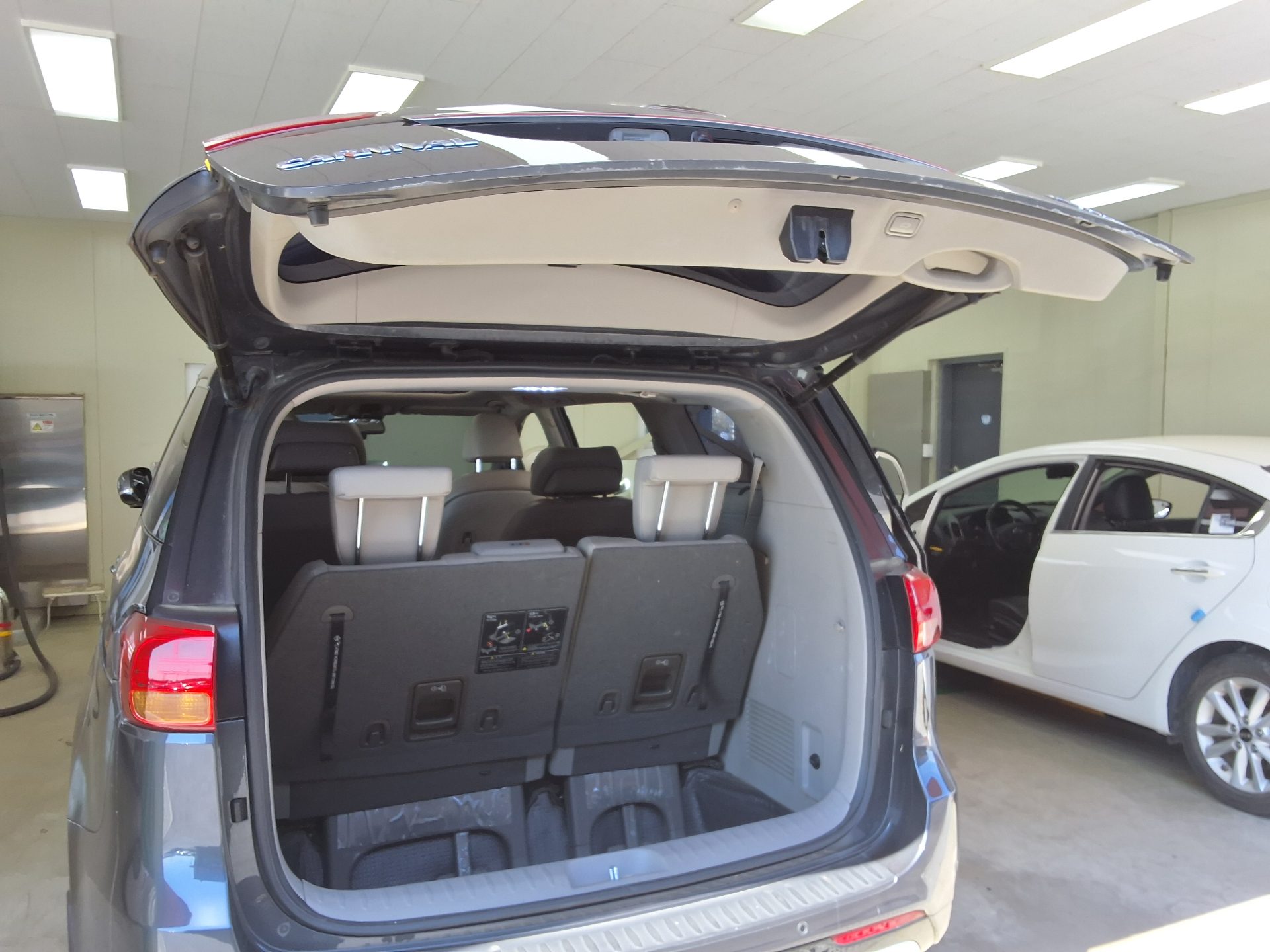 KIA ALL NEW CARNIVAL 7-SEATER LIMOUSINE DIESEL PRESIDENT 2017 - zdjęcie 16