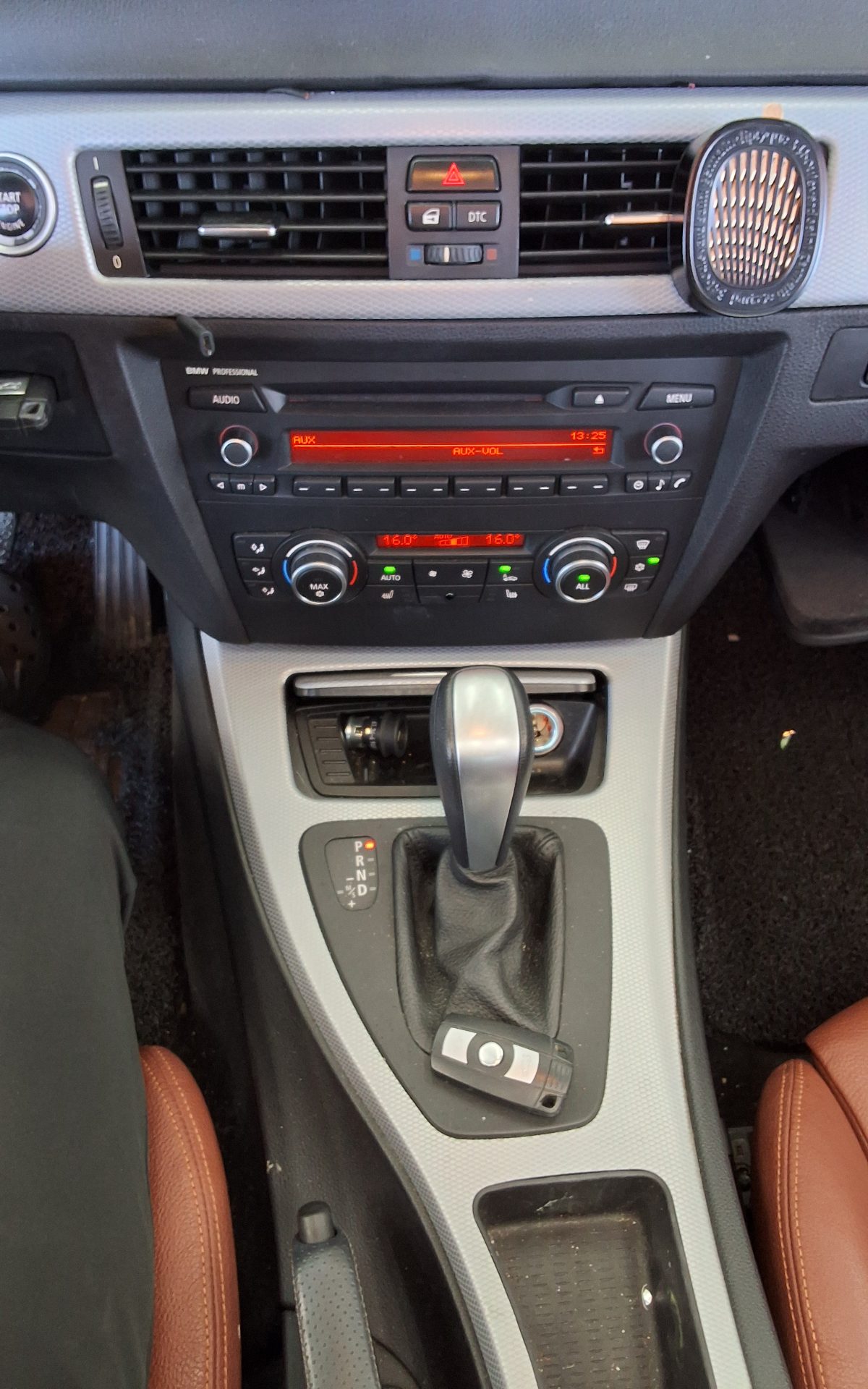 BMW 3 SERIES (5TH GEN) 320d M SPORT 2011 - zdjęcie 18
