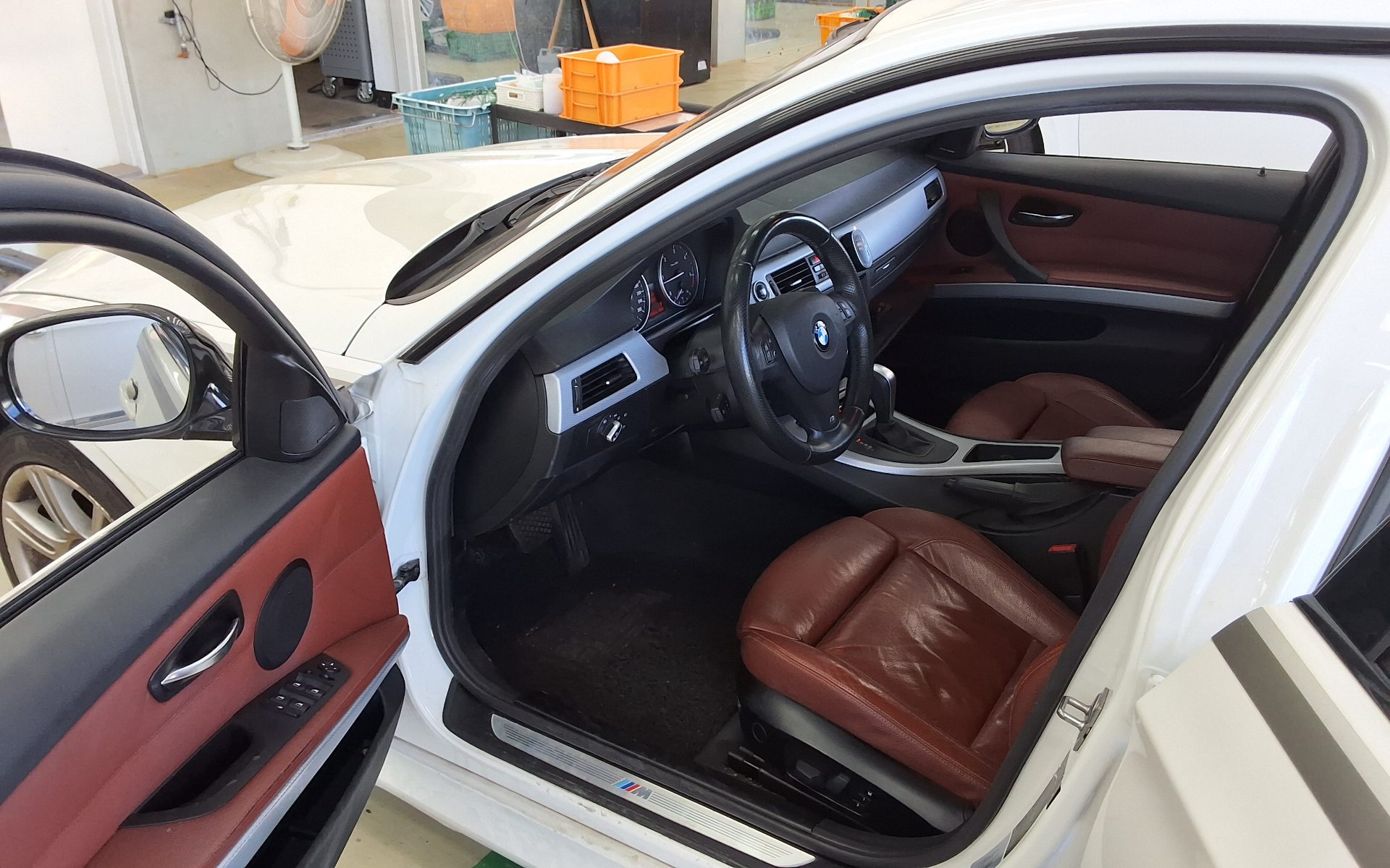 BMW 3 SERIES (5TH GEN) 320d M SPORT 2011 - zdjęcie 10