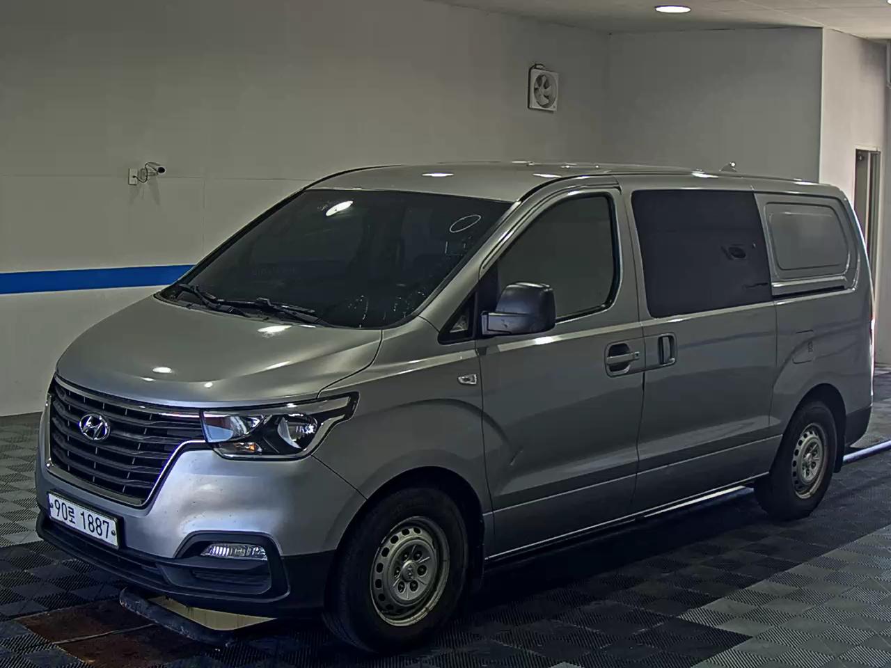 HYUNDAI THE NEW GRAND STAREX 5-SEATER DIESEL VAN STYLE 2018 - zdjęcie 2
