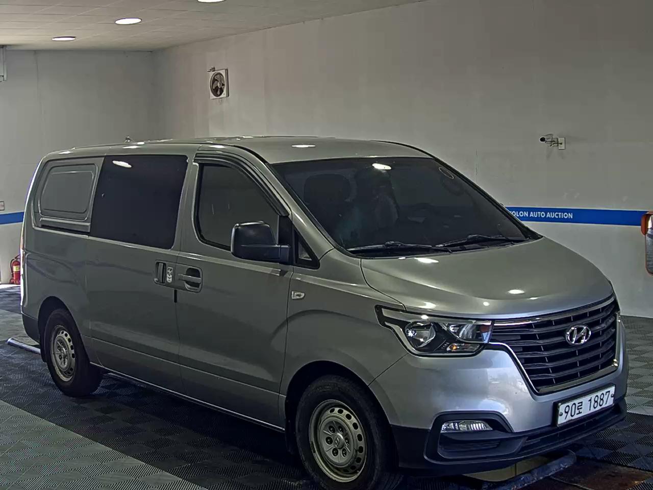 HYUNDAI THE NEW GRAND STAREX 5-SEATER DIESEL VAN STYLE 2018 - zdjęcie 3