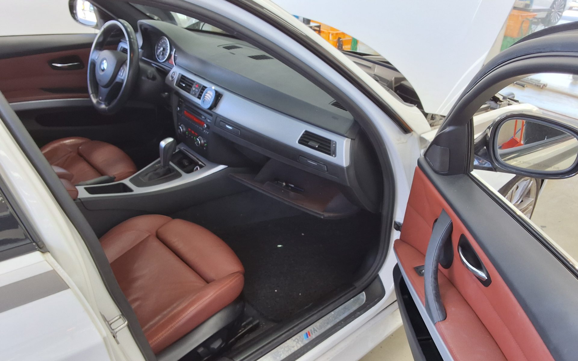 BMW 3 SERIES (5TH GEN) 320d M SPORT 2011 - zdjęcie 14