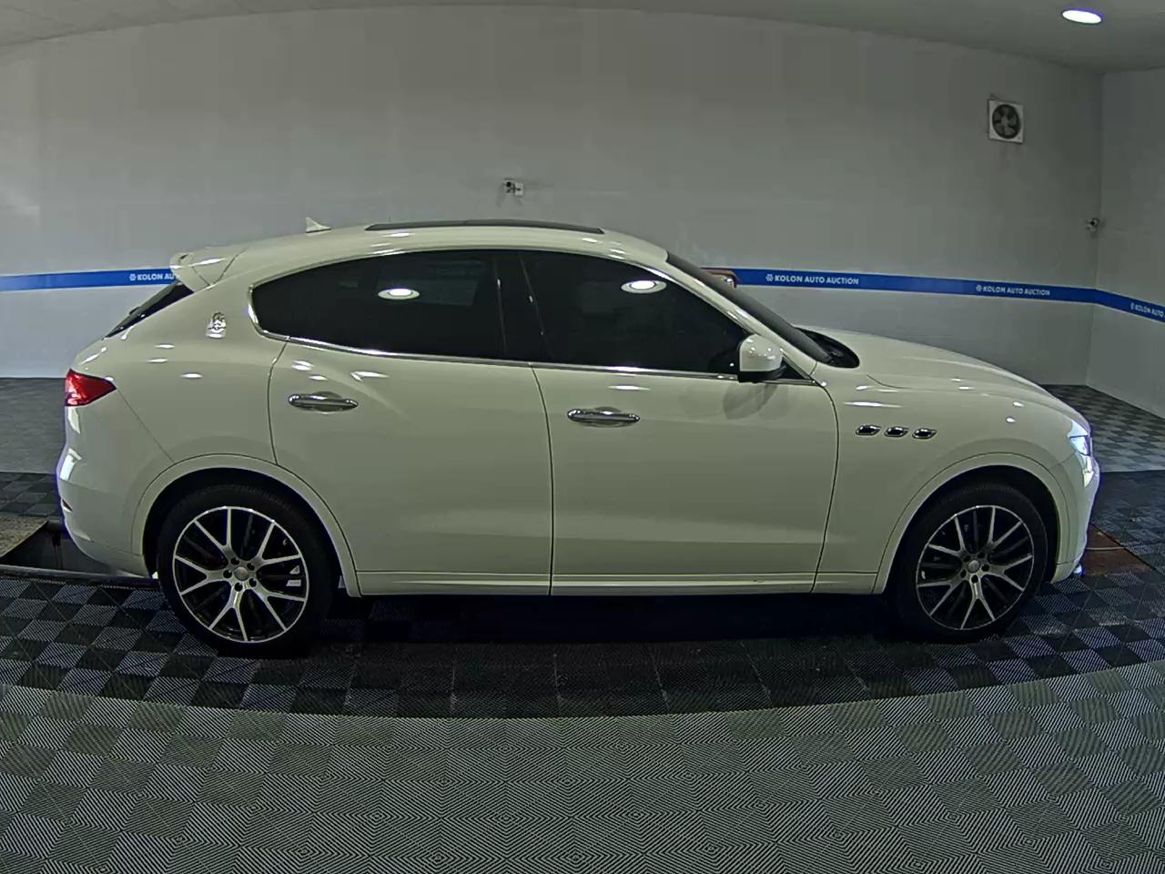 MASERATI LEVANTE 3.0 DIESEL 2017 - zdjęcie 4