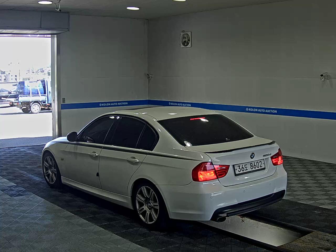 BMW 3 SERIES (5TH GEN) 320d M SPORT 2011 - zdjęcie 6