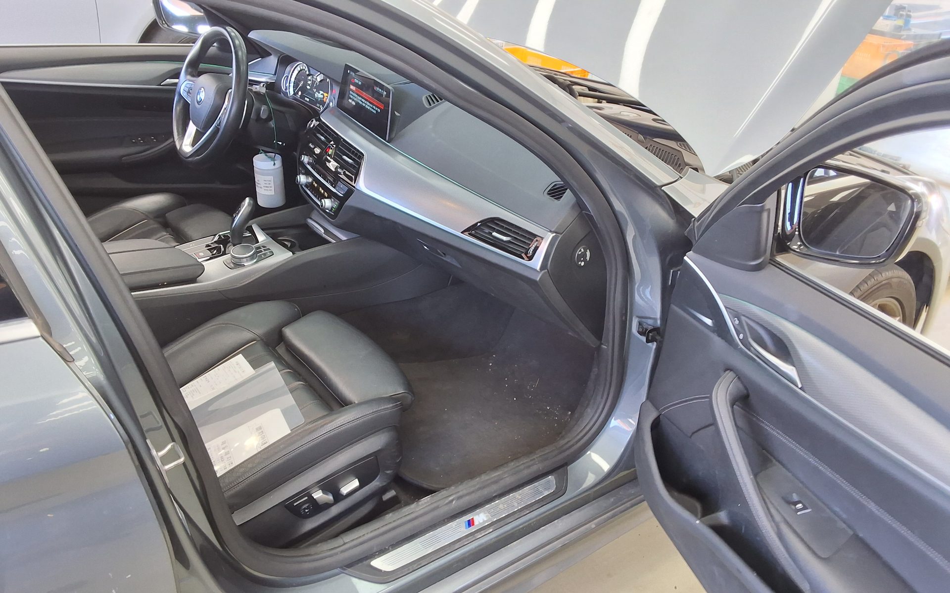 BMW 5 SERIES (7TH GEN) 520d M SPORT PACK SPECIAL 2018 - zdjęcie 14