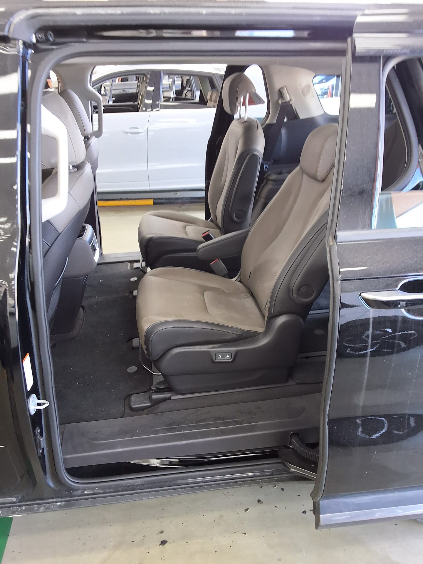 KIA THE NEW CARNIVAL (KA4) 9-SEATER DIESEL NOBLESSE 2024 - zdjęcie 13