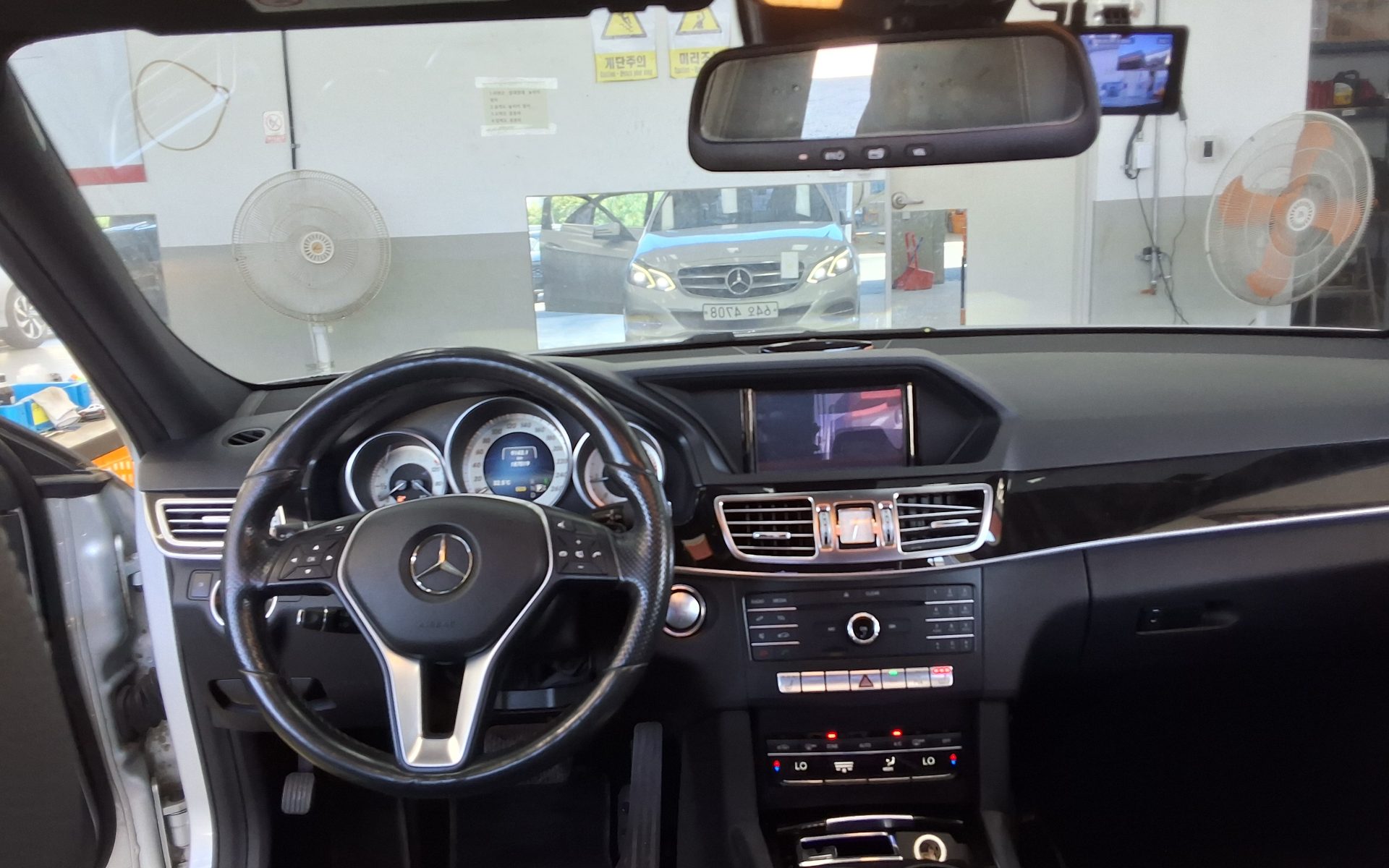 MERCEDES-BENZ E-CLASS (4TH GEN) E220 CDI AVANTGARDE 2016 - zdjęcie 11