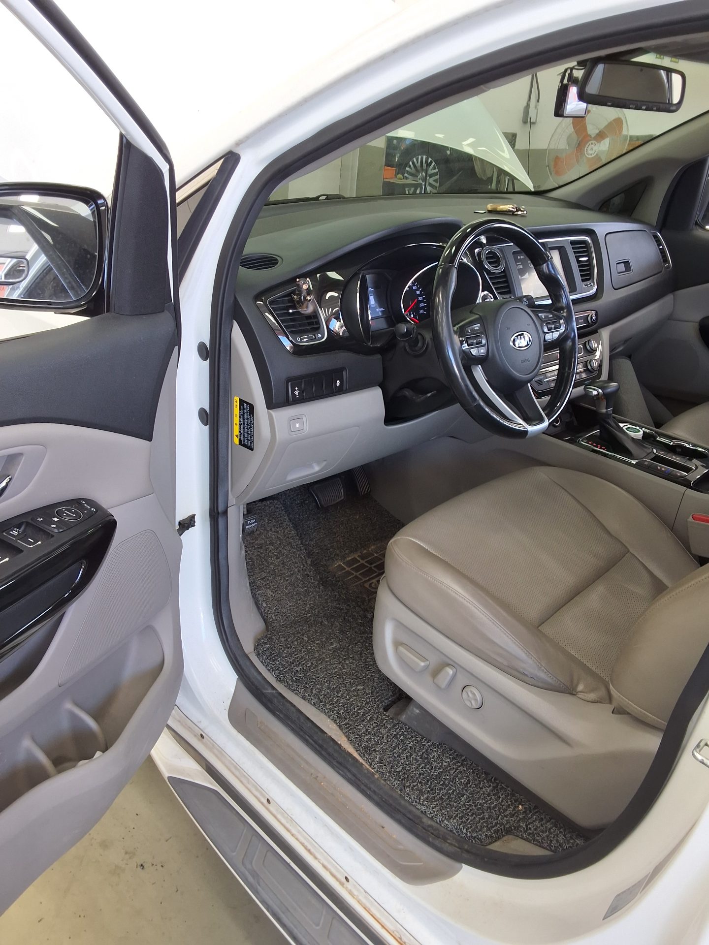 KIA THE NEW CARNIVAL 9-SEATER DIESEL PRESTIGE 2019 - zdjęcie 10