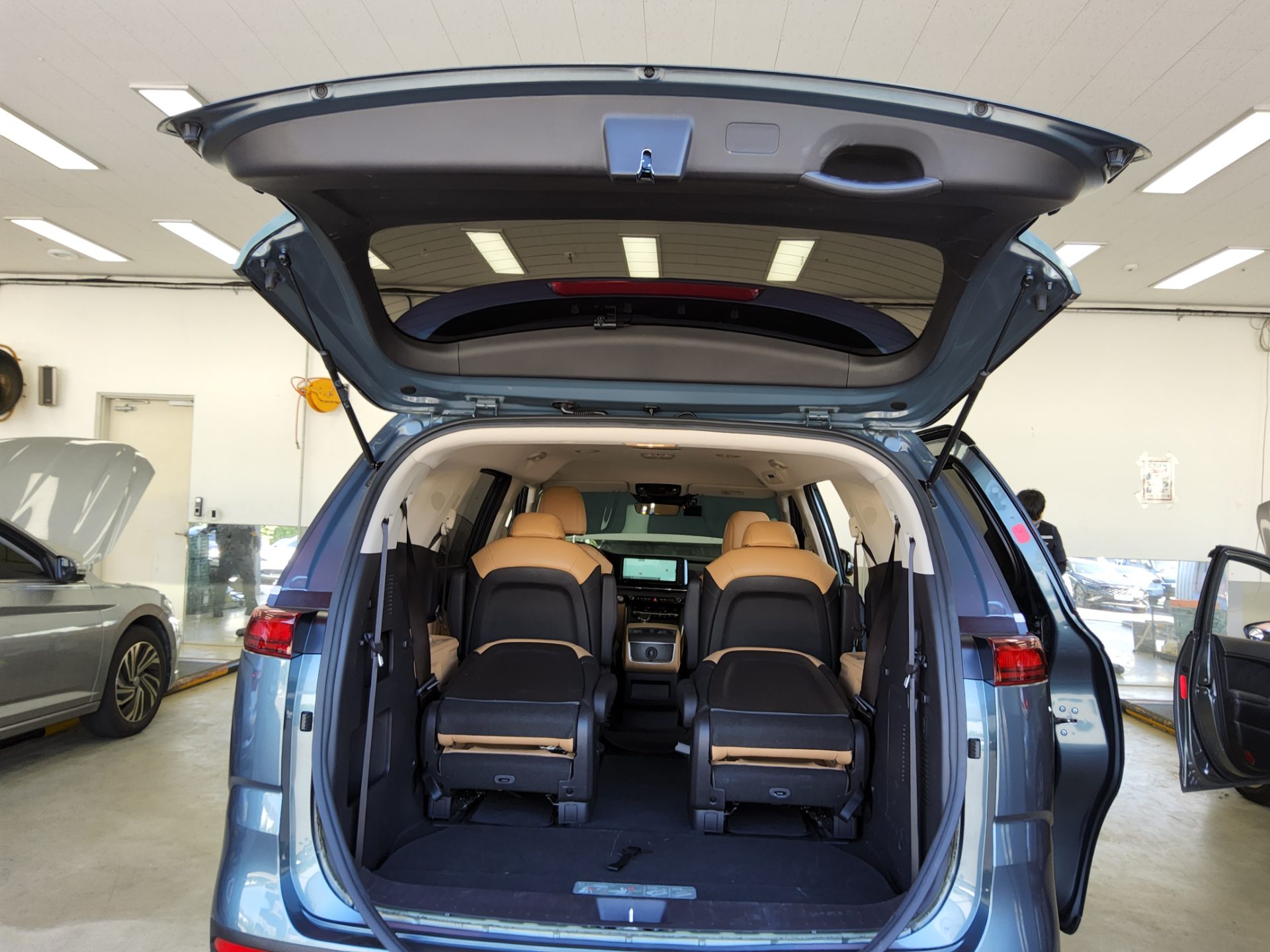 KIA NEW CARNIVAL (KA4) 9-SEATER GASOLINE PRESTIGE 2023 - zdjęcie 15