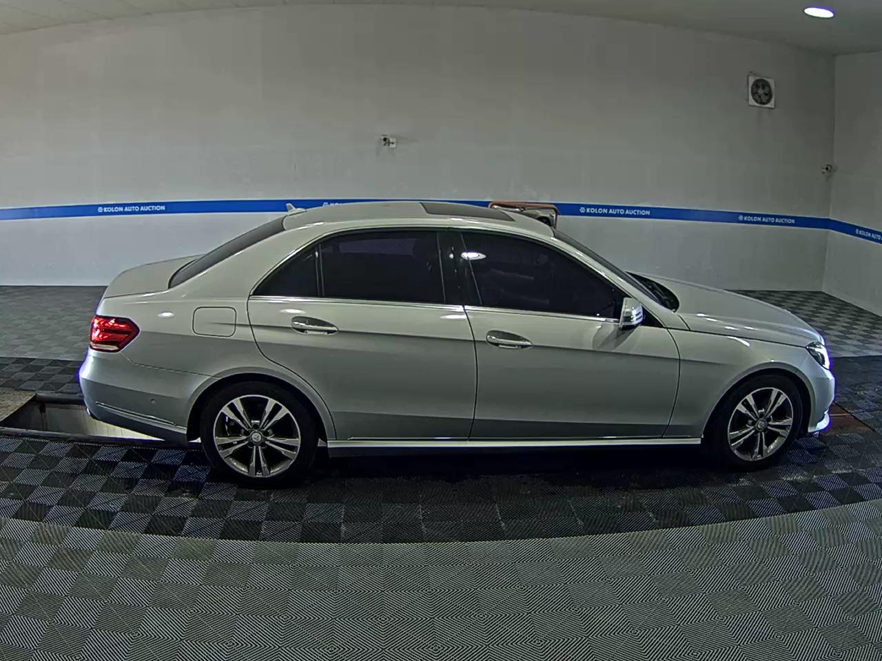 MERCEDES-BENZ E-CLASS (4TH GEN) E220 CDI AVANTGARDE 2016 - zdjęcie 4