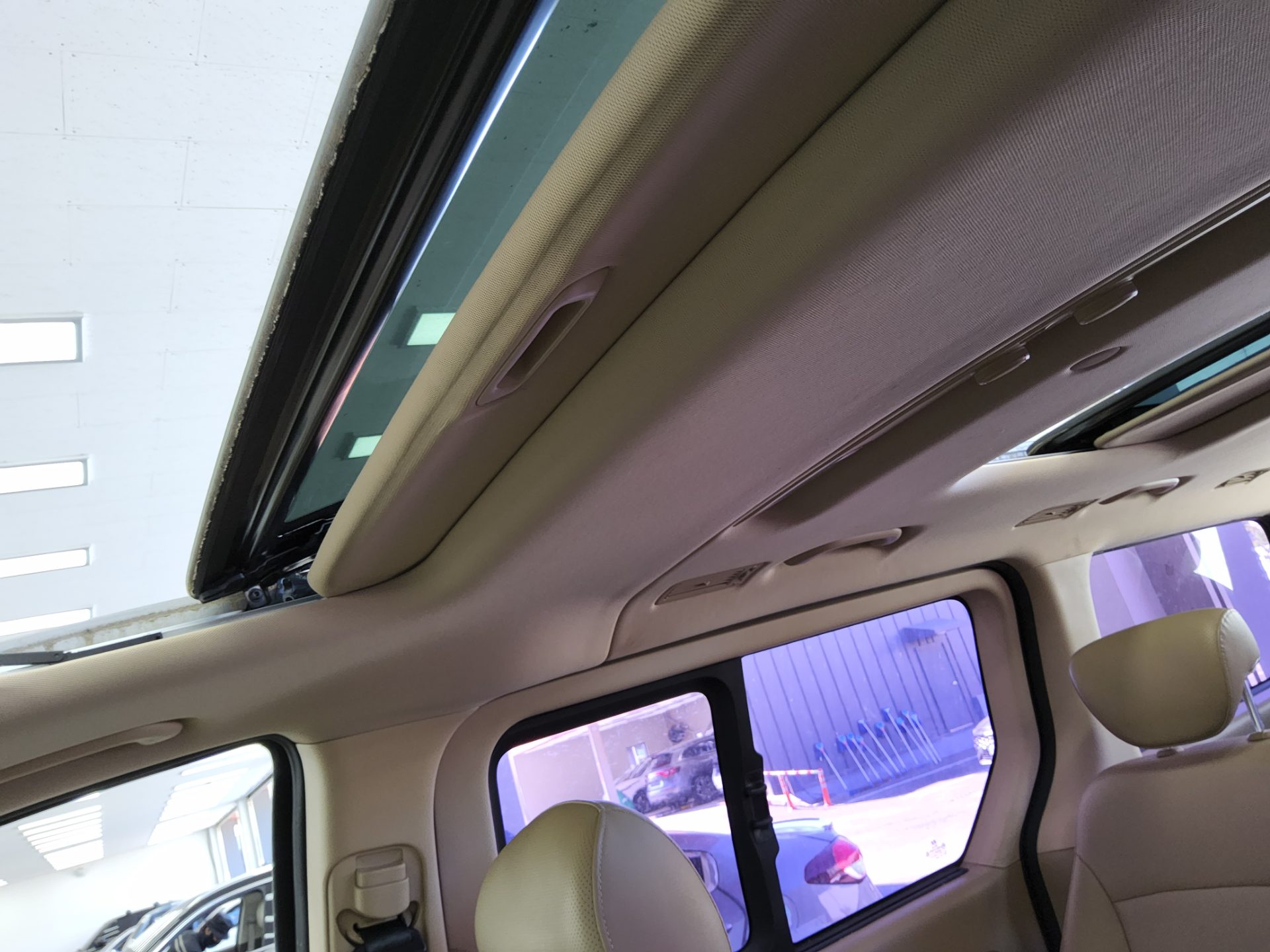 HYUNDAI GRAND STAREX 11-SEATER DIESEL HVX VIP PACK 2012 - zdjęcie 19