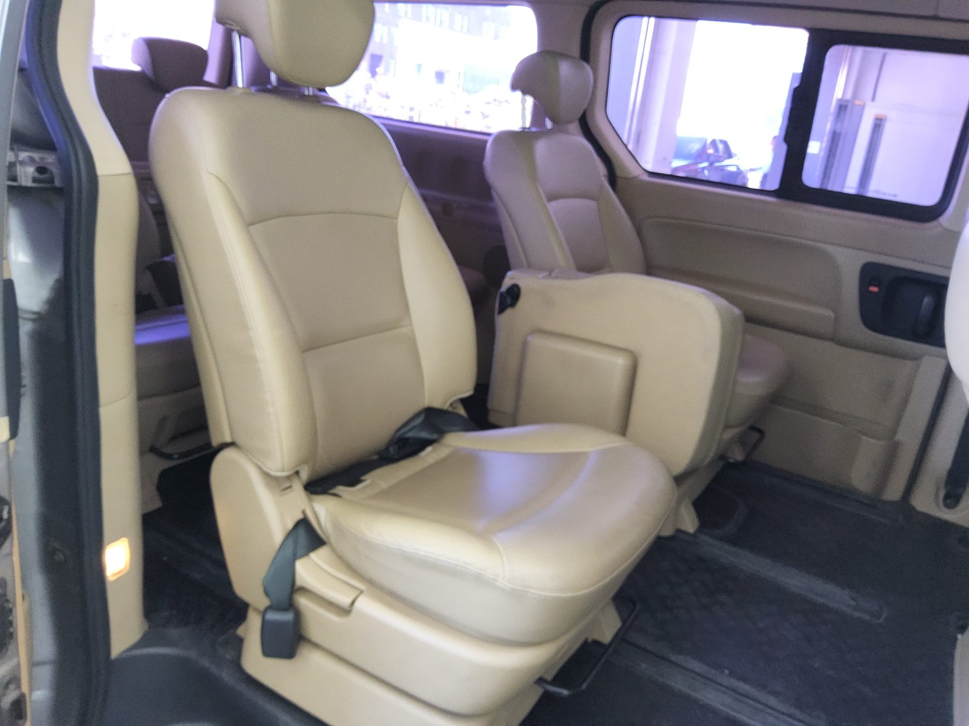 HYUNDAI GRAND STAREX 11-SEATER DIESEL HVX VIP PACK 2012 - zdjęcie 13