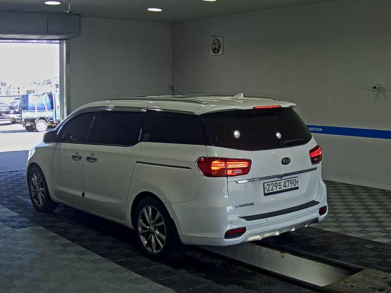 KIA THE NEW CARNIVAL 9-SEATER DIESEL NOBLESSE SPECIAL 2019 - zdjęcie 6