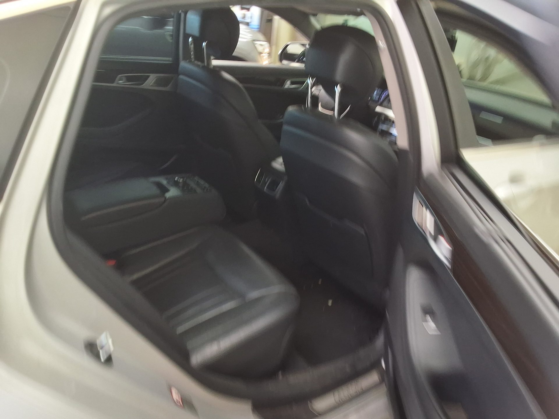 GENESIS G80 3.3 GDi PREMIUM LUXURY 2018 - zdjęcie 14