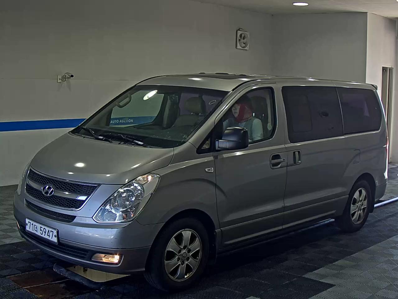 HYUNDAI GRAND STAREX 11-SEATER DIESEL HVX VIP PACK 2012 - zdjęcie 2