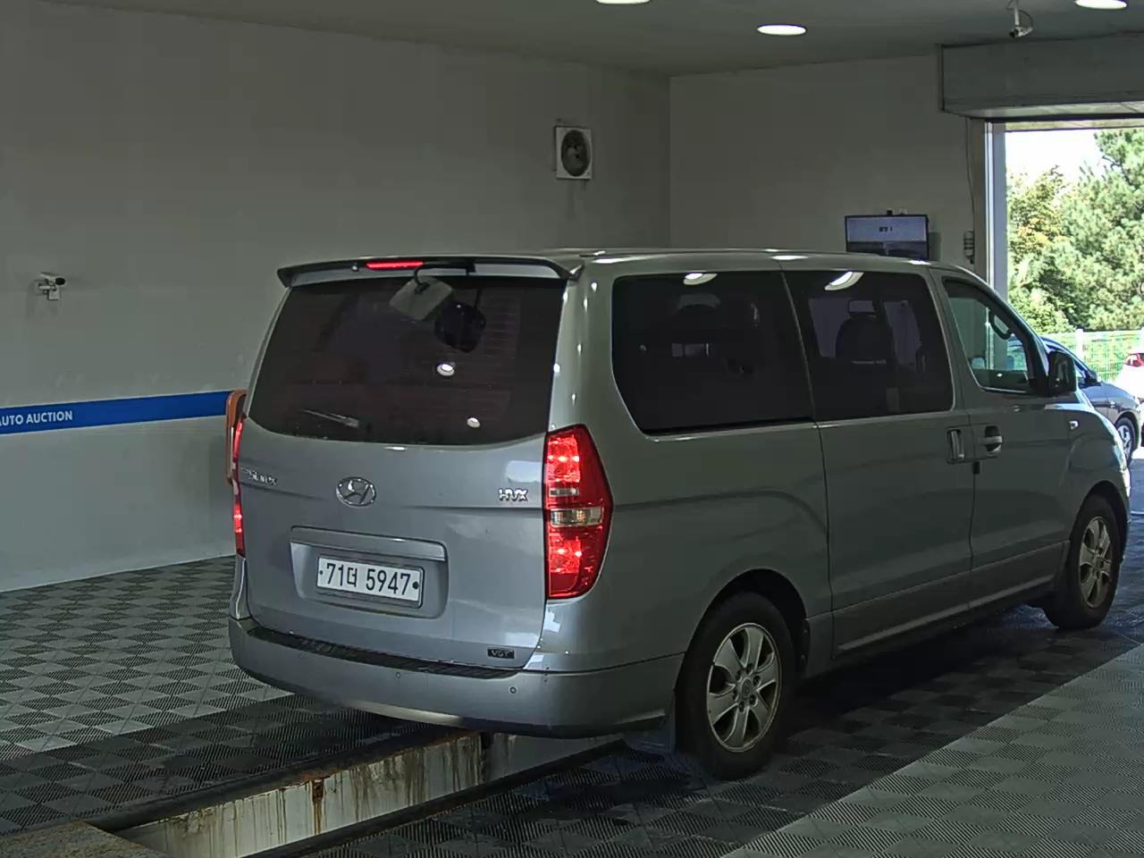 HYUNDAI GRAND STAREX 11-SEATER DIESEL HVX VIP PACK 2012 - zdjęcie 5