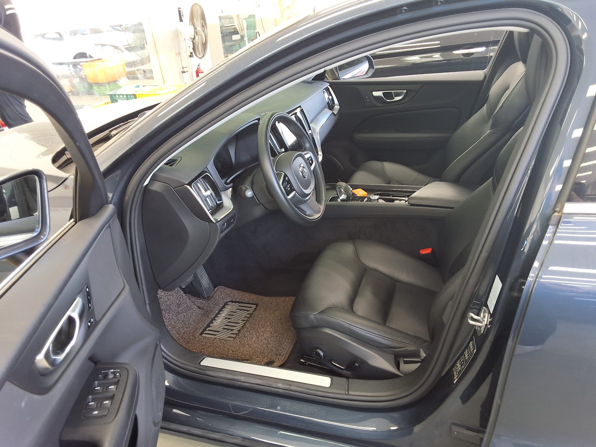VOLVO S60 (3RD GEN) 2.0 B5 MOMENTUM 2022 - zdjęcie 10