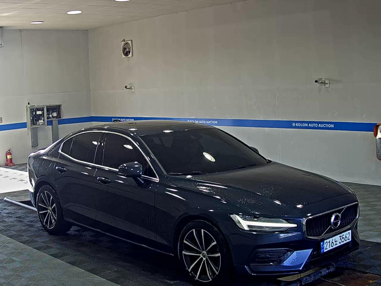 VOLVO S60 (3RD GEN) 2.0 B5 MOMENTUM 2022 - zdjęcie 3