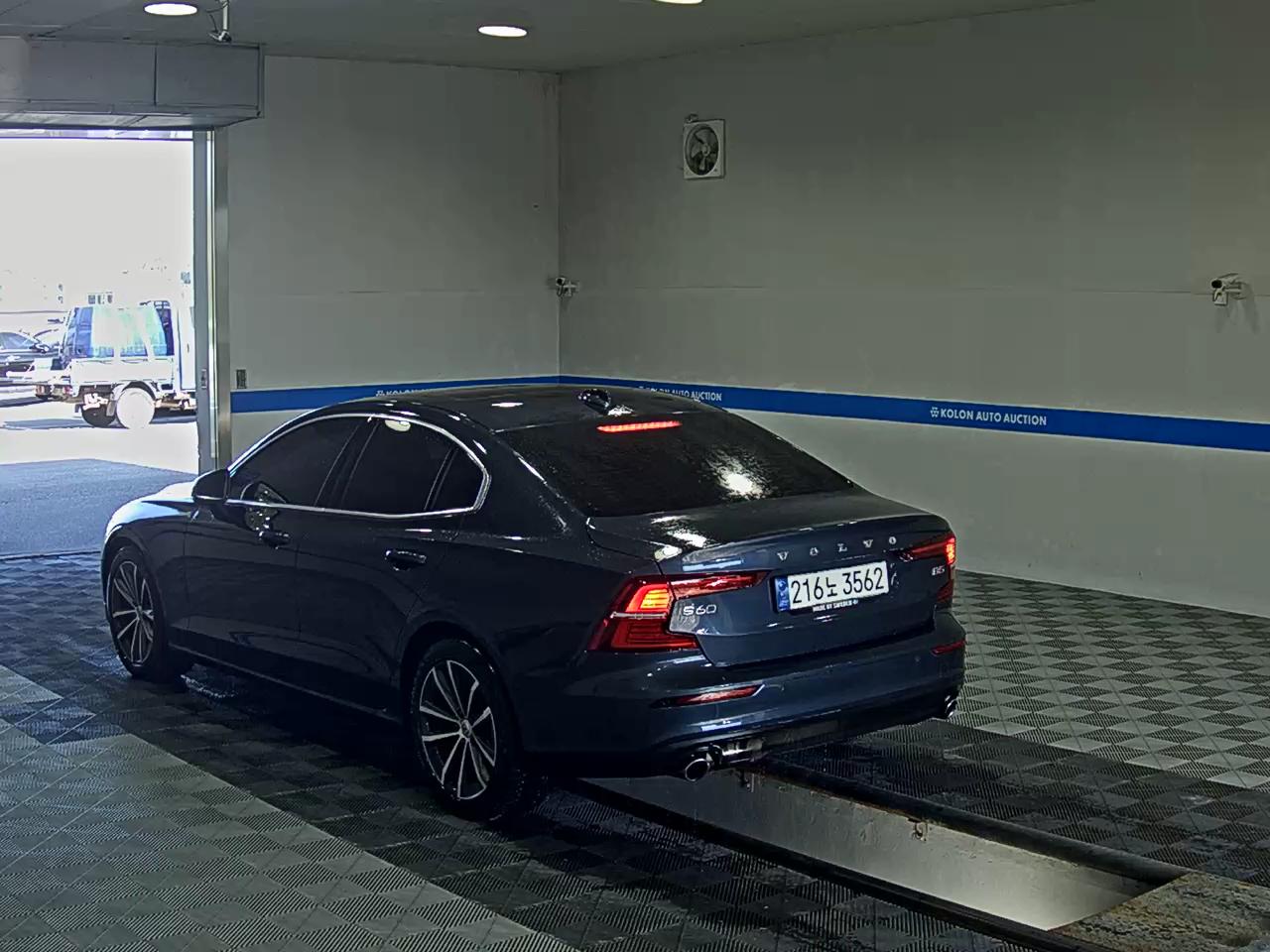 VOLVO S60 (3RD GEN) 2.0 B5 MOMENTUM 2022 - zdjęcie 6