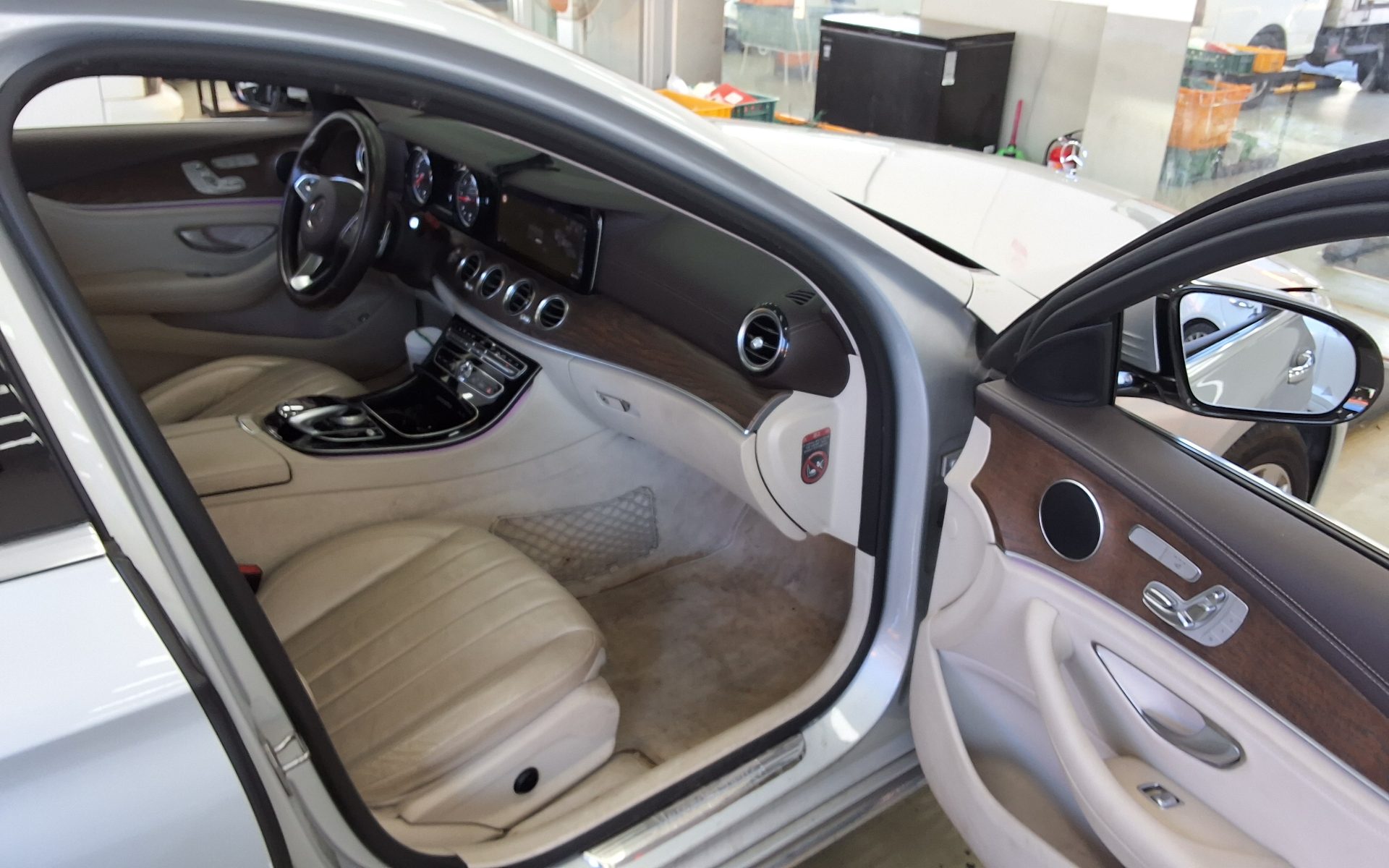 MERCEDES-BENZ E-CLASS (5TH GEN) E220d EXCLUSIVE 2017 - zdjęcie 14