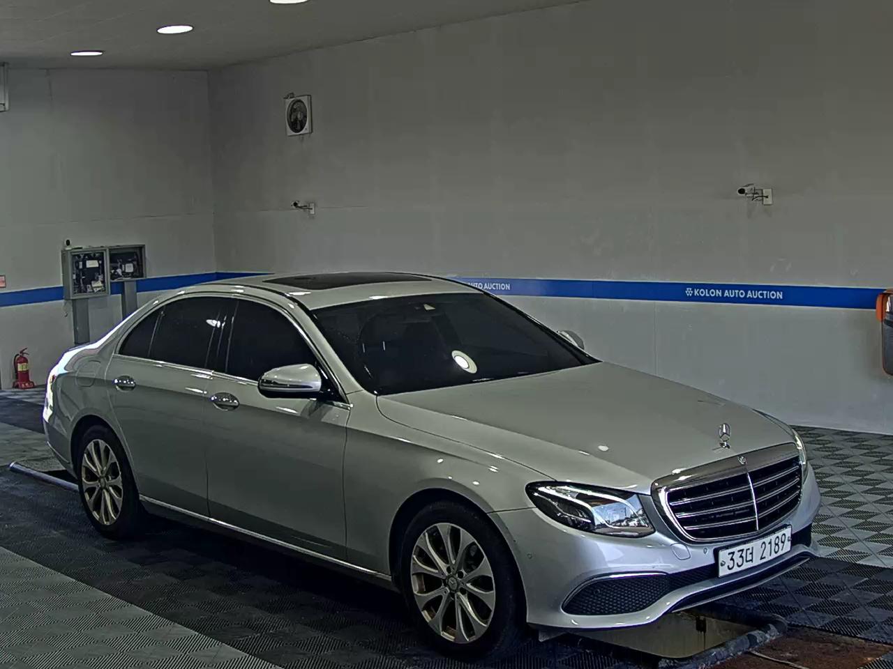 MERCEDES-BENZ E-CLASS (5TH GEN) E220d EXCLUSIVE 2017 - zdjęcie 3