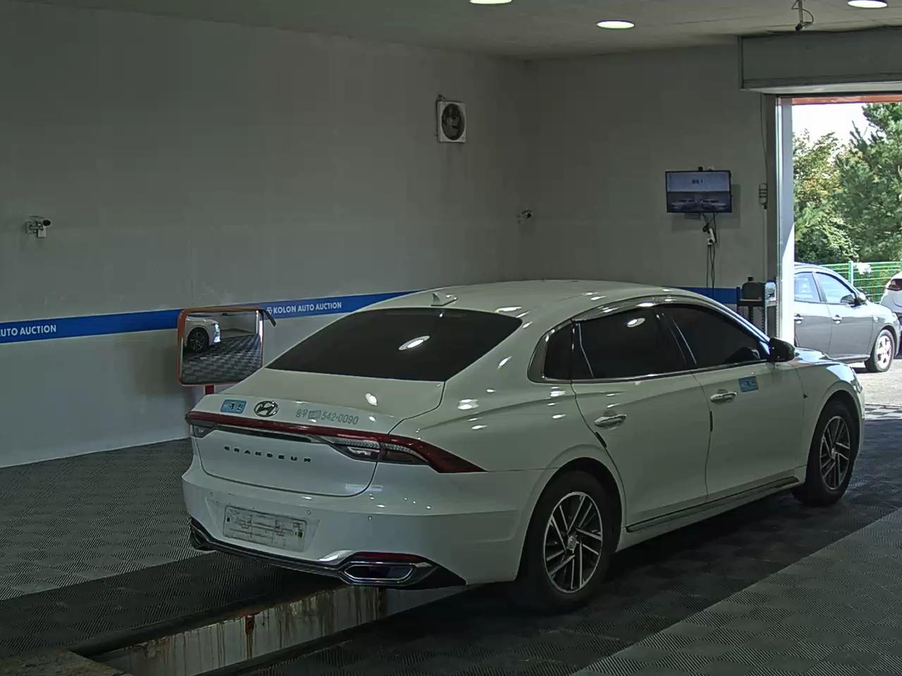 HYUNDAI THE NEW GRANDEUR IG LPi 3.0 BUSINESS PREMIUM MODEL TYPE 2022 - zdjęcie 5