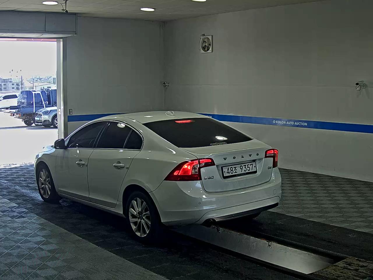 VOLVO S60 (2ND GEN) D2 2015 - zdjęcie 6