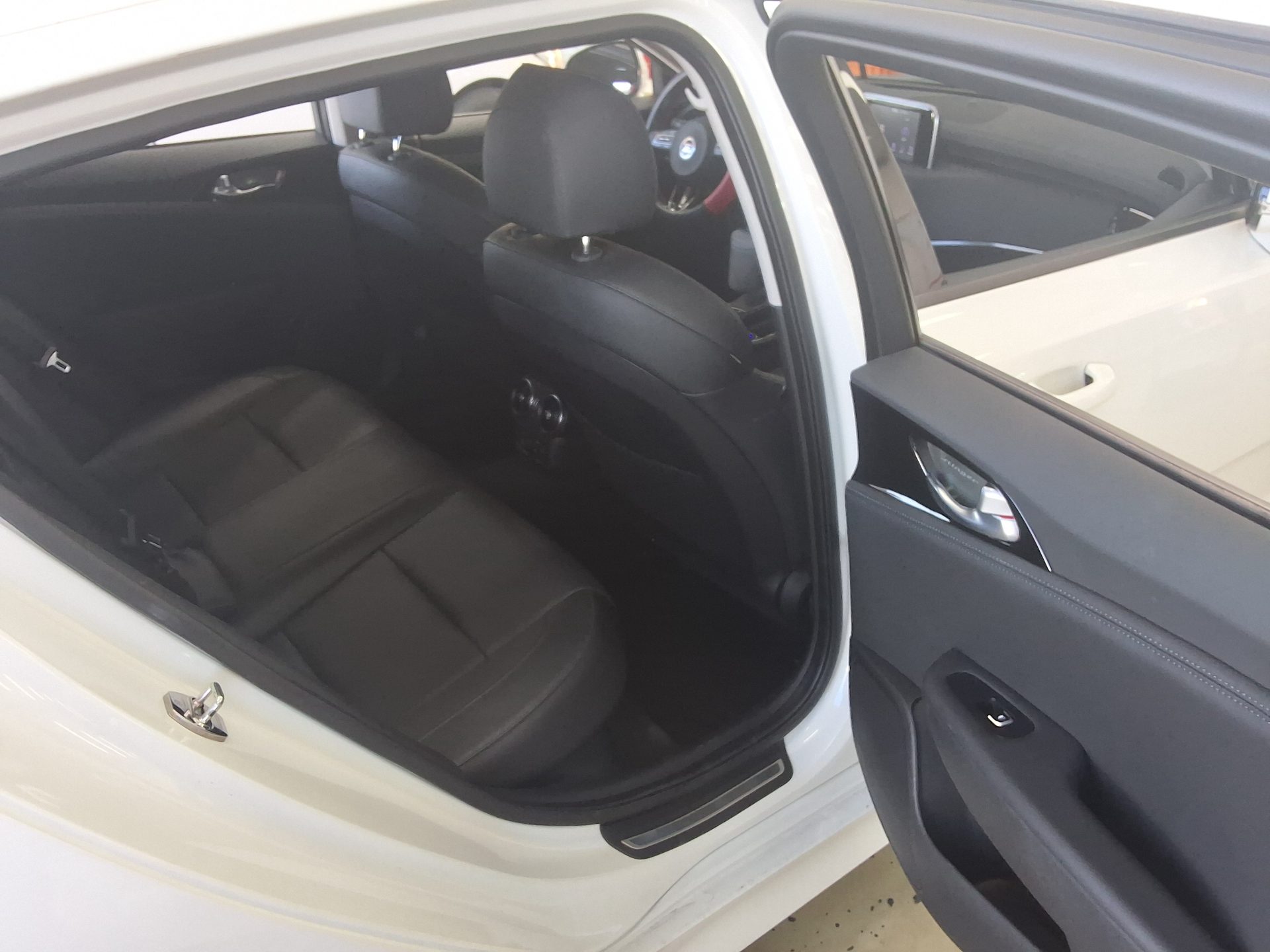 KIA STINGER 2.0 TURBO PRIME 2018 - zdjęcie 14