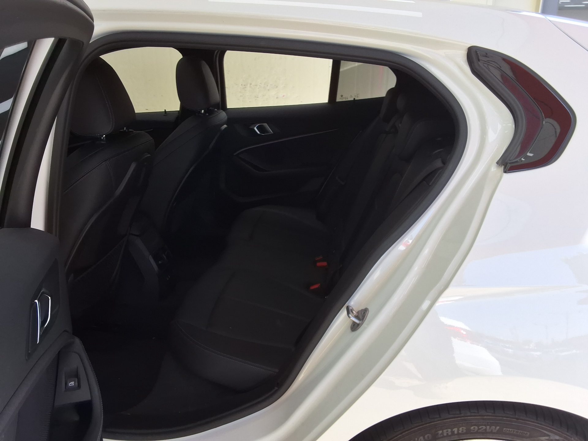 BMW 1 SERIES (3RD GEN) 120i M SPORT 2022 - zdjęcie 13