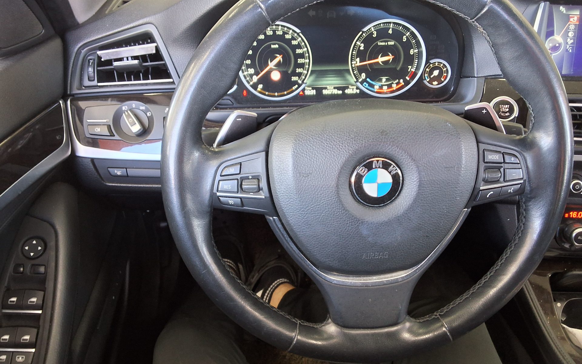 BMW 5 SERIES (6TH GEN) 528i xDRIVE 2014 - zdjęcie 17