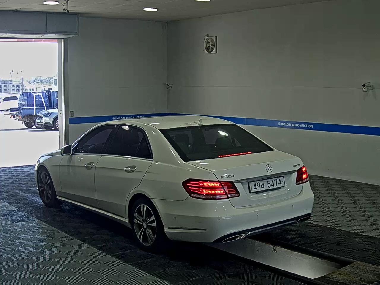MERCEDES-BENZ E-CLASS (4TH GEN) E220 CDI BLUETEC AVANTGARDE 2015 - zdjęcie 6