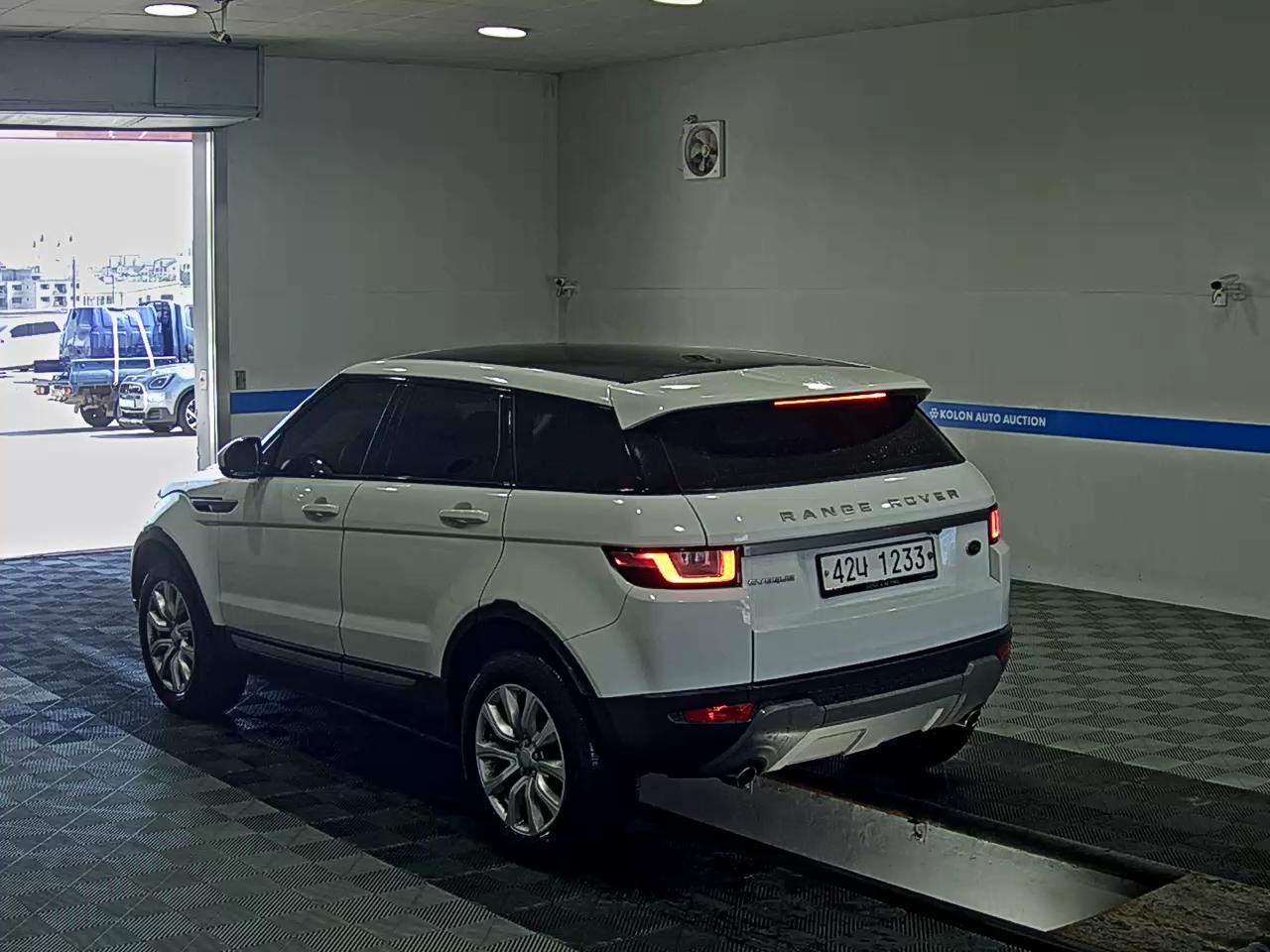 LAND ROVER RANGE ROVER EVOQUE 2.0 TD4 SE 2018 - zdjęcie 6