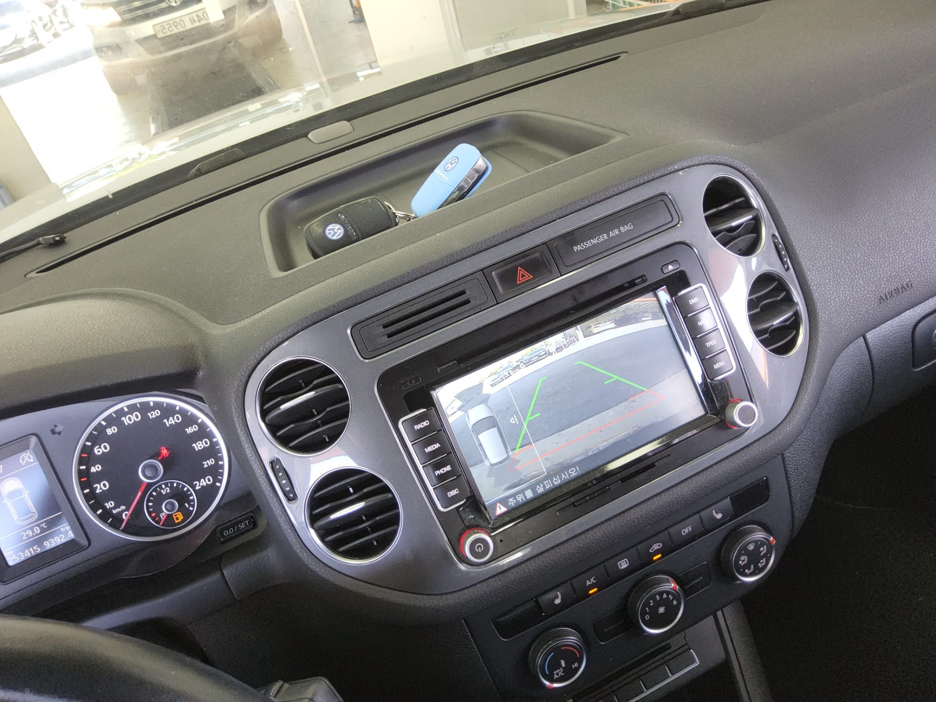VOLKSWAGEN TIGUAN 2.0 TDI BLUEMOTION 2016 - zdjęcie 17