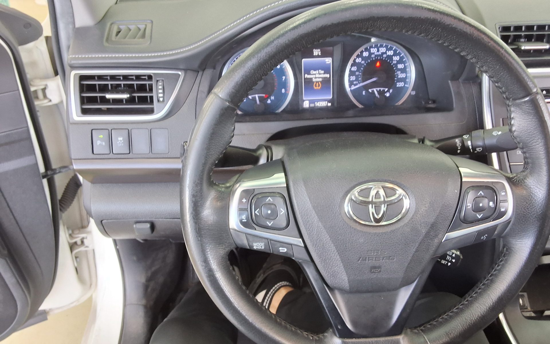 TOYOTA CAMRY (9TH GEN) 2.5 XLE 2015 - zdjęcie 17