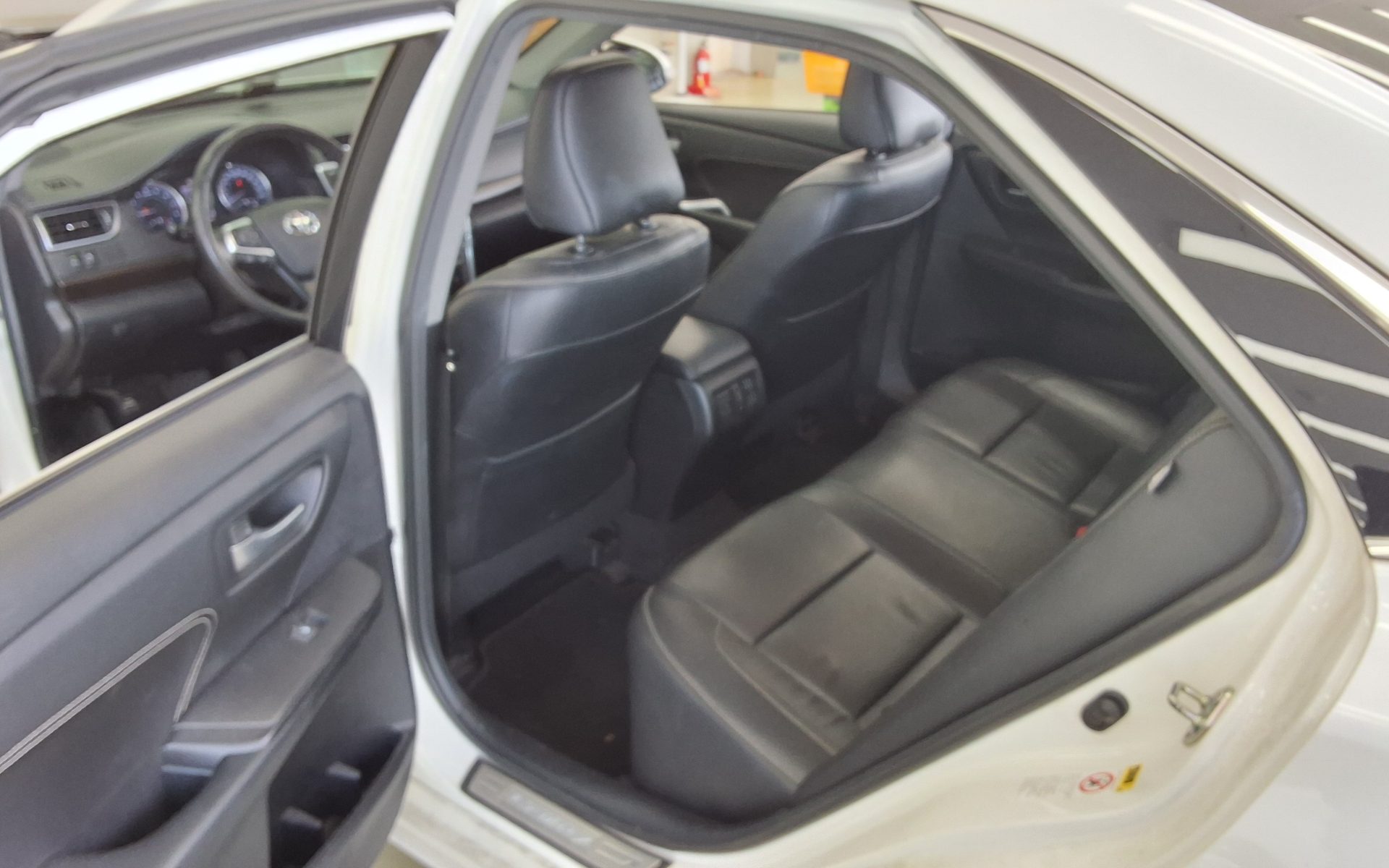 TOYOTA CAMRY (9TH GEN) 2.5 XLE 2015 - zdjęcie 12
