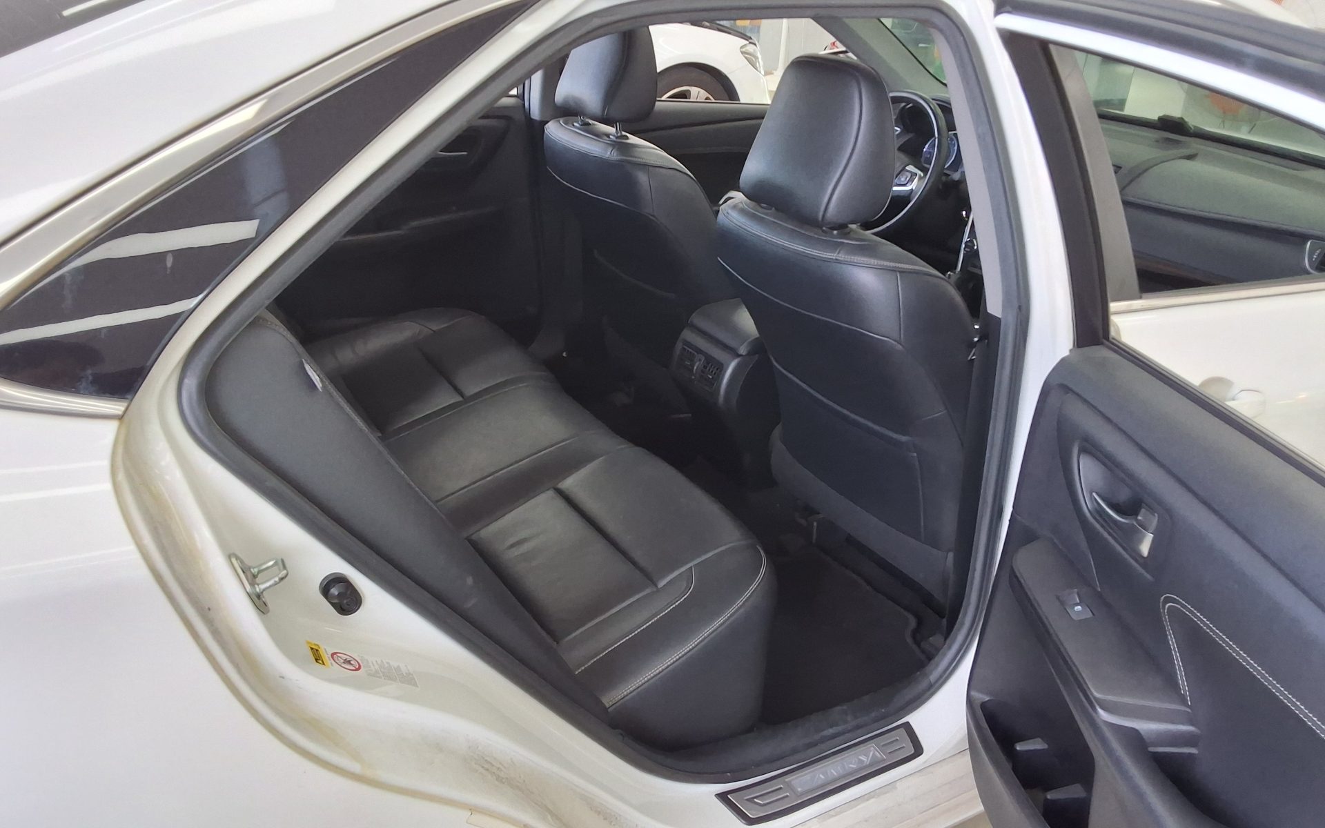 TOYOTA CAMRY (9TH GEN) 2.5 XLE 2015 - zdjęcie 13
