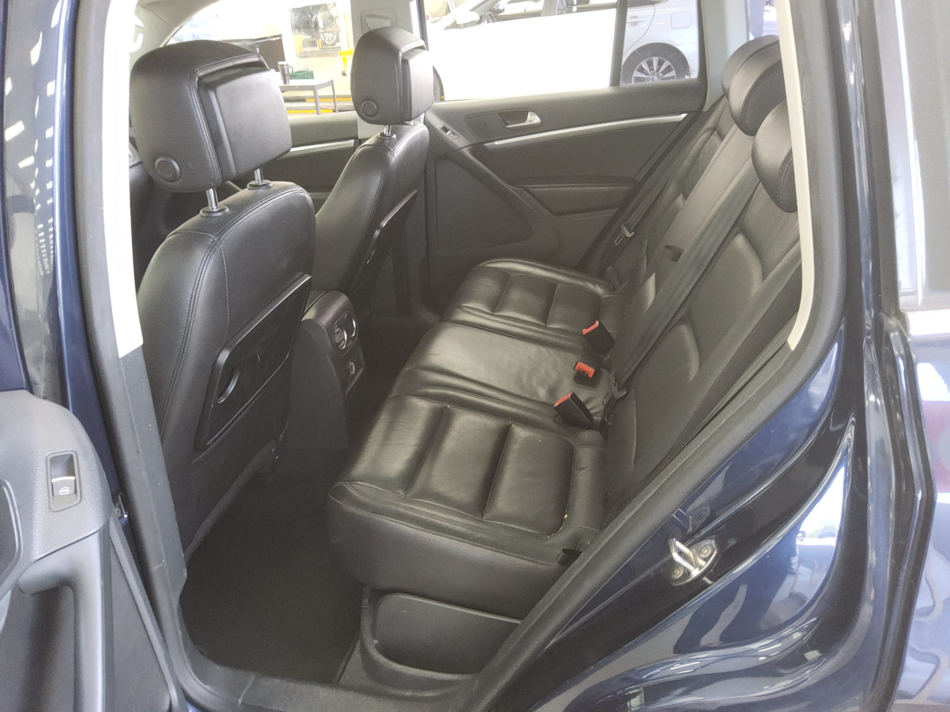 VOLKSWAGEN TIGUAN 2.0 TDI BLUEMOTION PREMIUM 2012 - zdjęcie 12