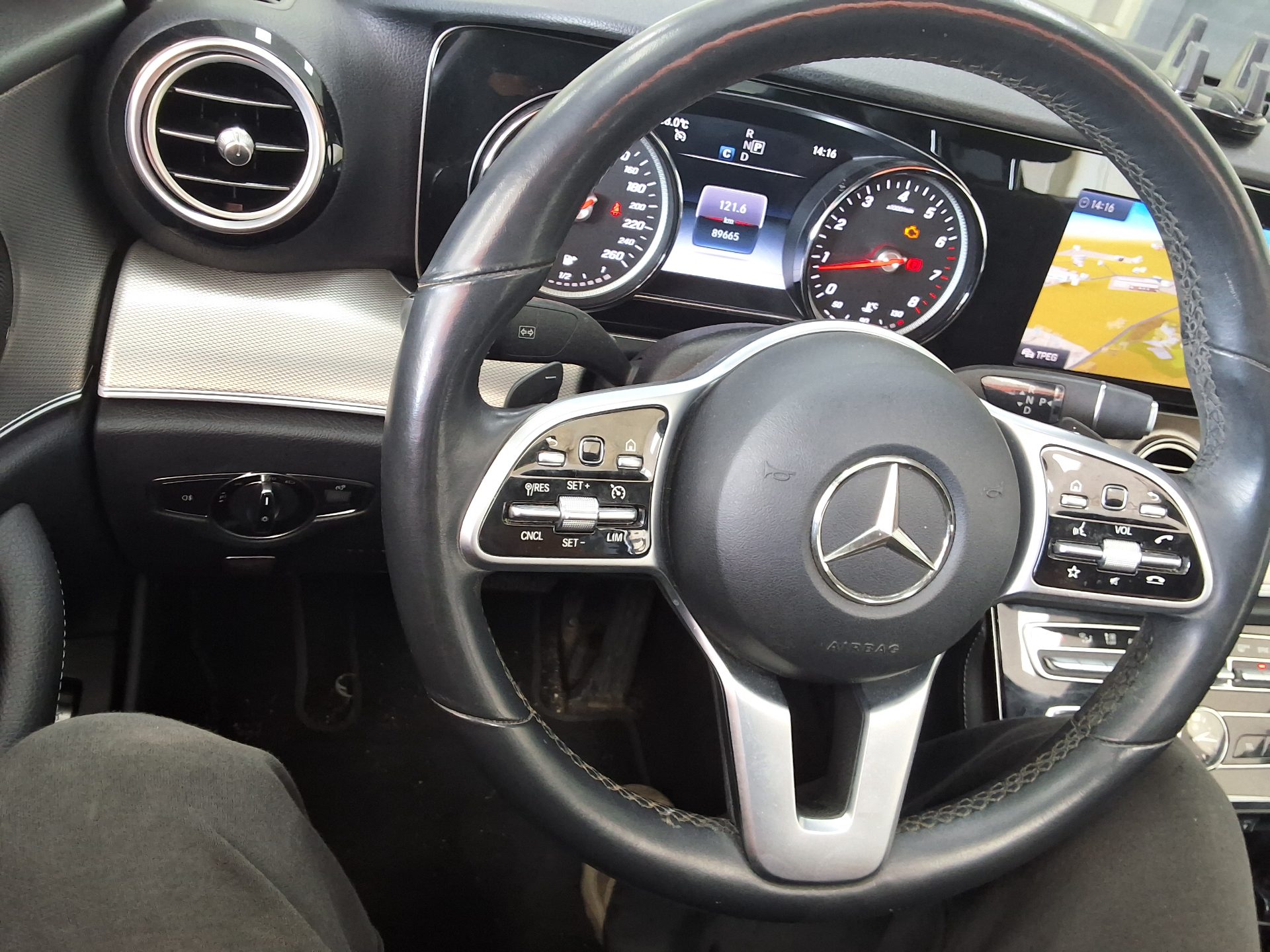 MERCEDES-BENZ E-CLASS (5TH GEN) E300 AVANTGARDE 2019 - zdjęcie 23