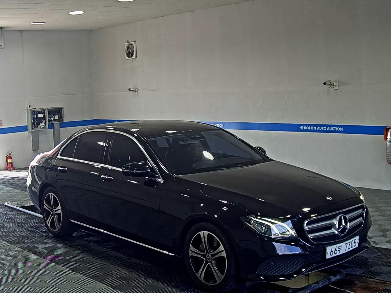 MERCEDES-BENZ E-CLASS (5TH GEN) E300 AVANTGARDE 2019 - zdjęcie 3