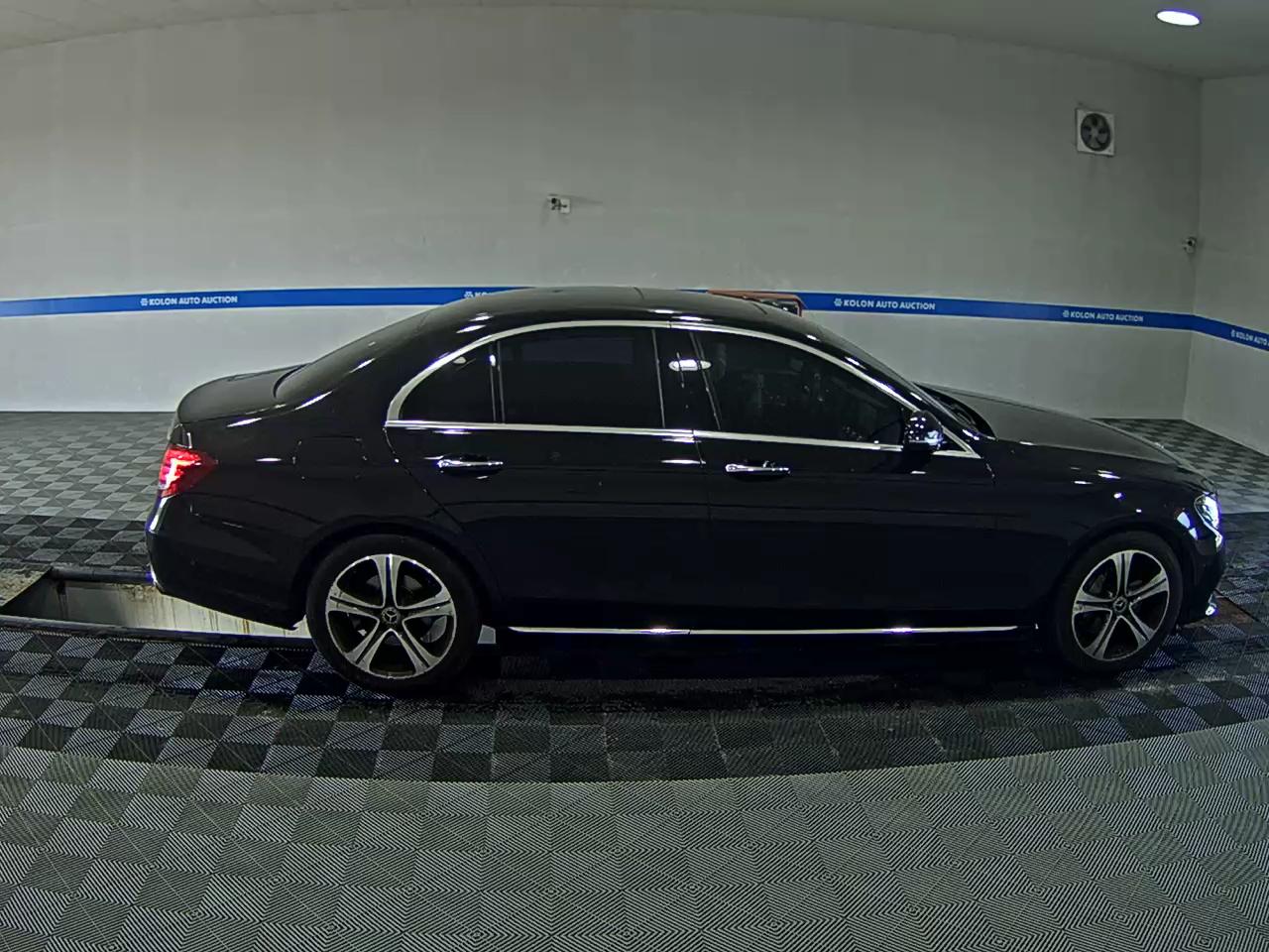 MERCEDES-BENZ E-CLASS (5TH GEN) E300 AVANTGARDE 2019 - zdjęcie 4