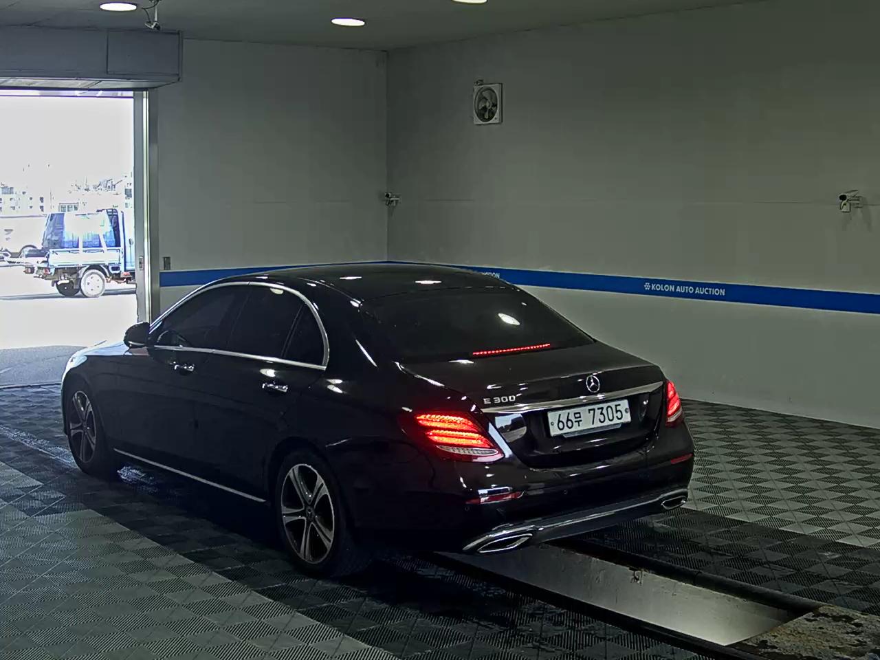 MERCEDES-BENZ E-CLASS (5TH GEN) E300 AVANTGARDE 2019 - zdjęcie 6
