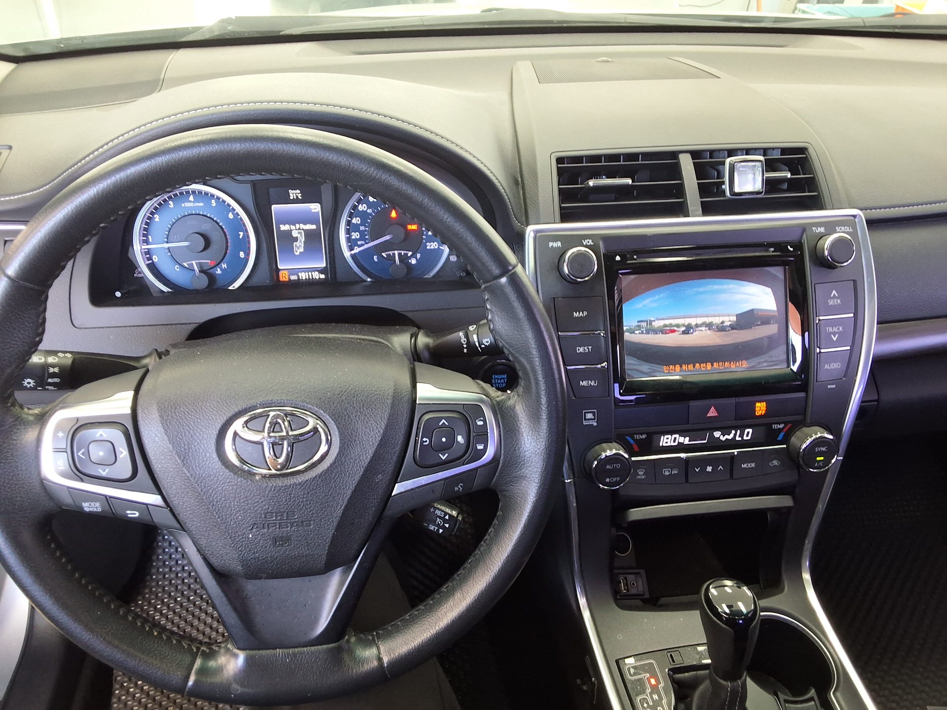 TOYOTA CAMRY (9TH GEN) 2.5 XLE 2015 - zdjęcie 17