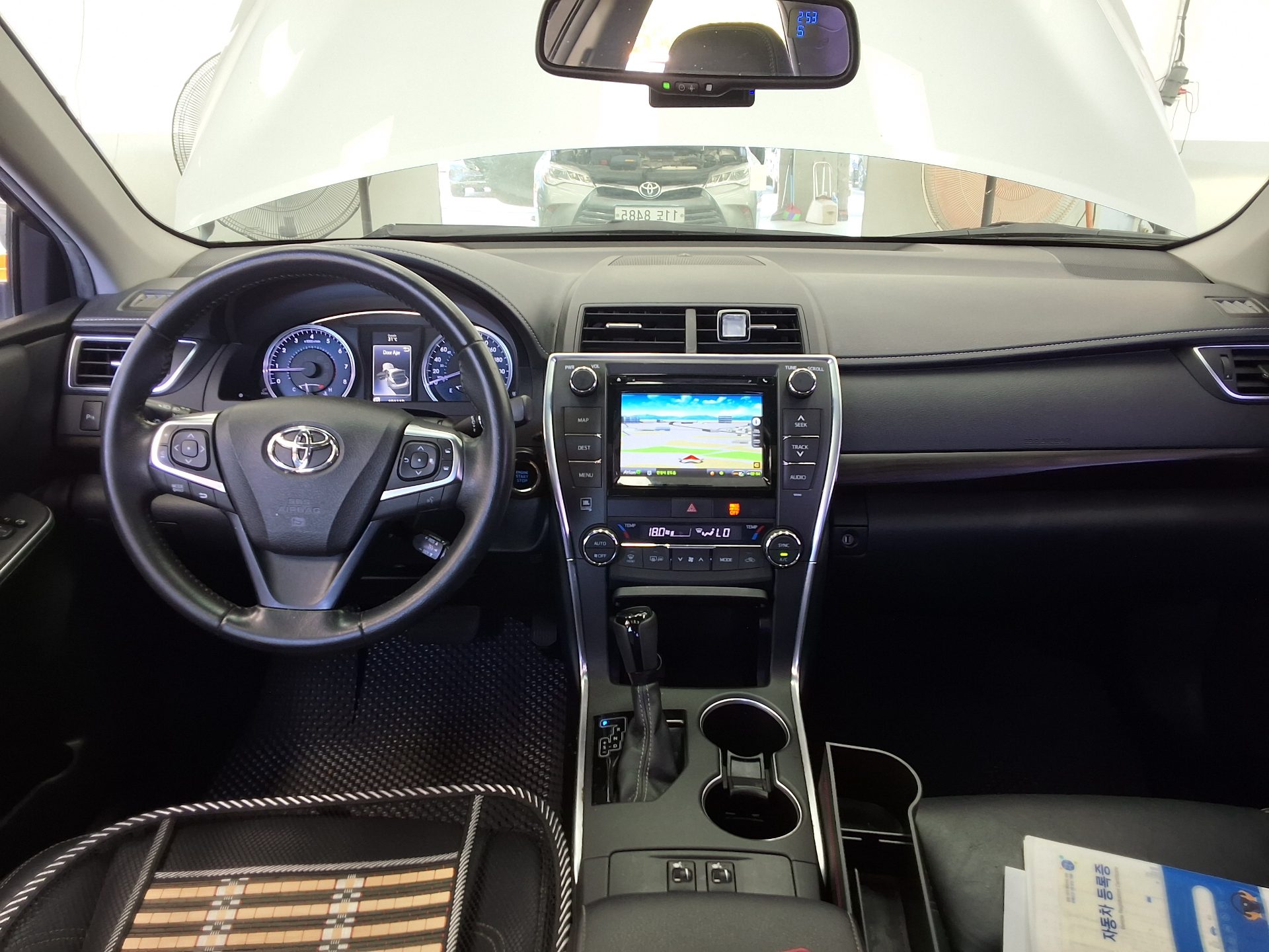 TOYOTA CAMRY (9TH GEN) 2.5 XLE 2015 - zdjęcie 11