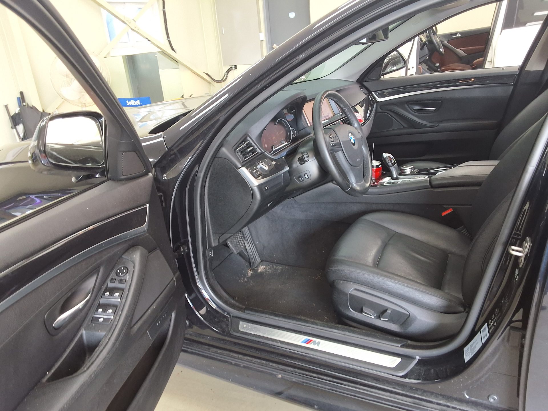 BMW 5 SERIES (6TH GEN) 520d xDRIVE M AERODYNAMIC 2016 - zdjęcie 11